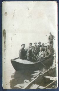 Marian Korpus - mężczyźni w łódce