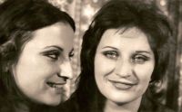 Bliźniaczki Małgorzata Hadyńska i Jadwiga Stępkowska (z d. Konc) - portret dwóch kobiet