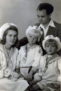 Rodzina Ireny i Aleksandra Kubickich, 1947 r.